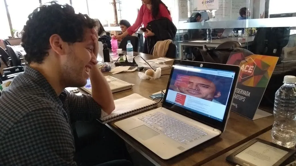 Gabriel deixou o pc destravado e eu instalei plugin do Nicolas Cage